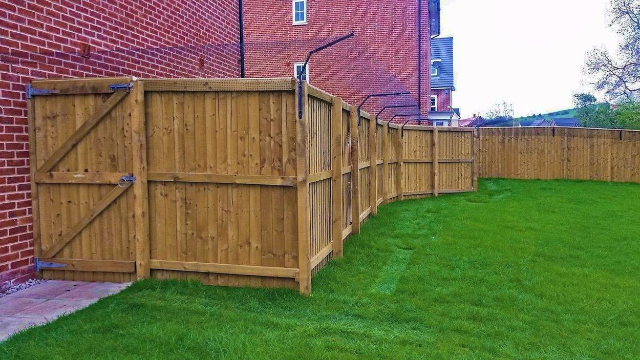 Steep angled cat fencing using fence brackets and mesh
